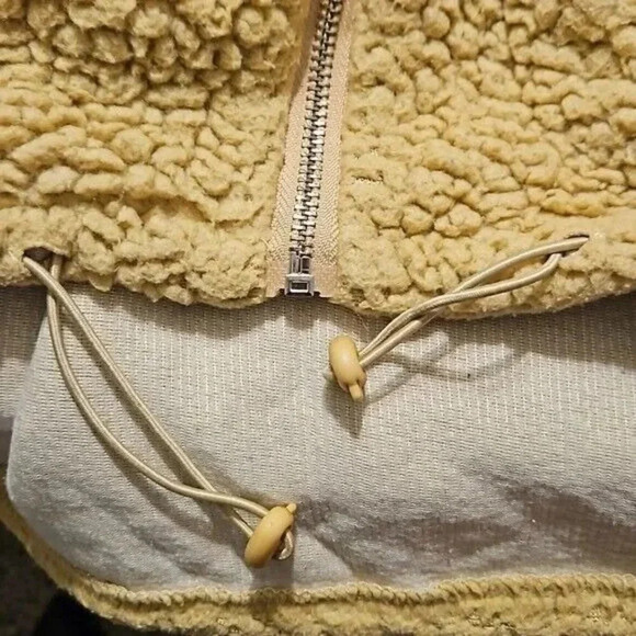 Sherpa Tan Cropped Bomber Jacket Zipper Cinched Waist Juniors Size Medium(?) - Picture 4 of 5